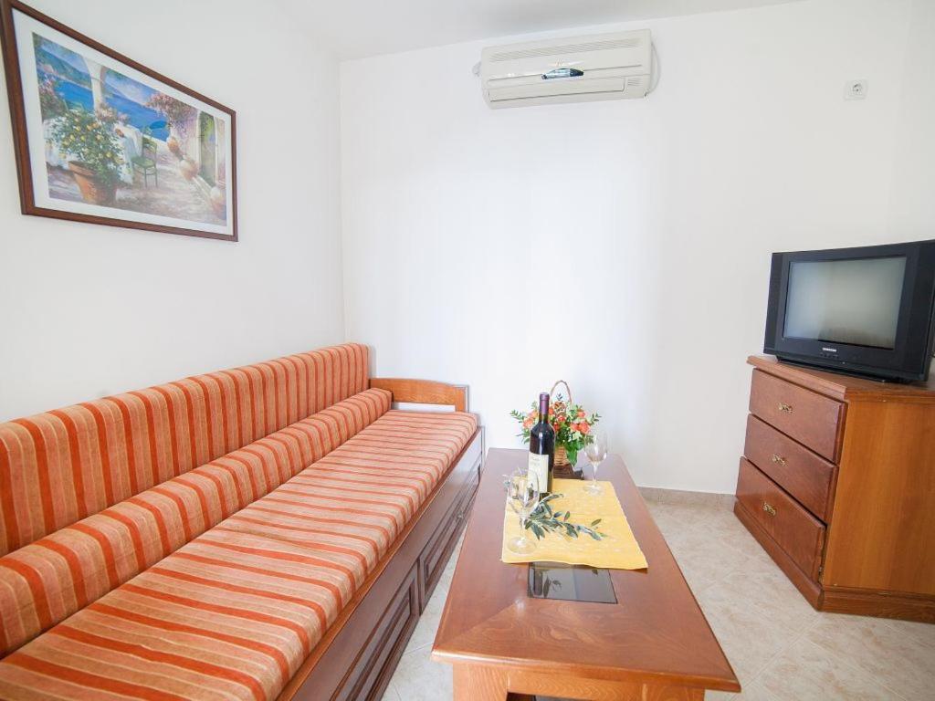 Apartments Ivan Petrovac Exterior photo